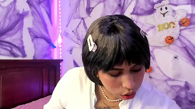 Michluxe 69 online show from October 10, 2025, 11:48 pm