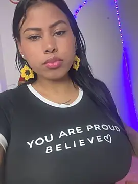 Snapshot of Michluxe_69 chatting on December 16, 2025, 2:38 am Michluxe 69 online show from December 16, 2025, 2:38 am