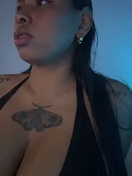 Snapshot of Michluxe_69 chatting on December 23, 2025, 2:09 am Michluxe 69 online show from December 23, 2025, 2:09 am