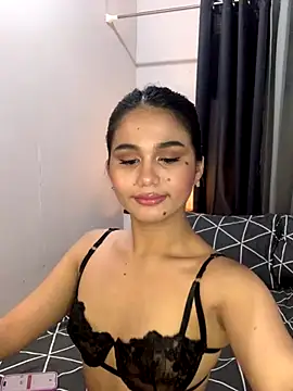 AngelHille online show from October 3, 2025, 1:30 pm