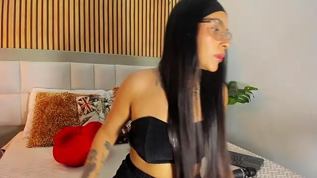 Roseaurora online show from September 16, 2025, 12:06 pm