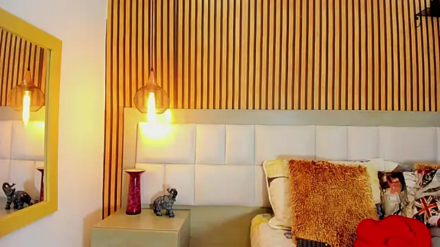 Roseaurora online show from September 24, 2025, 12:08 pm