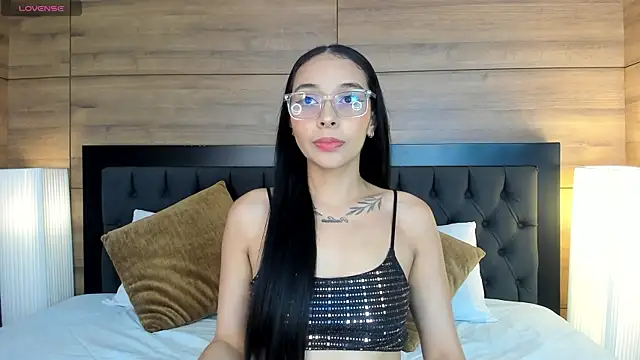 Roseaurora online show from March 23, 2026, 12:31 pm