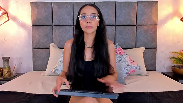 Snapshot of Roseaurora chatting on May 26, 2026, 10:33 am Roseaurora online show from May 26, 2026, 10:33 am