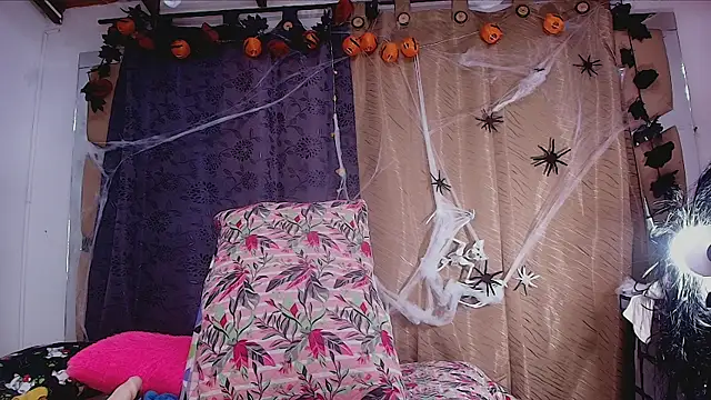 sweegirl69 online show from October 25, 2025, 12:02 pm