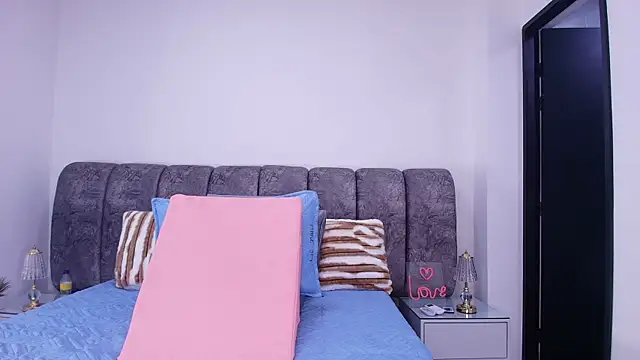 sweegirl69 online show from November 19, 2025, 11:54 am