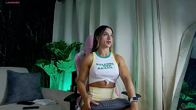 Snapshot of Emily_Foxx01 chatting on May 9, 2026, 11:21 pm Emily Foxx01 online show from May 9, 2026, 11:21 pm