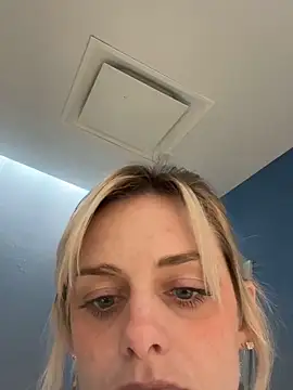 Snapshot of BriTaySayy chatting on October 28, 2025, 8:44 pm BriTaySayy online show from October 28, 2025, 8:44 pm