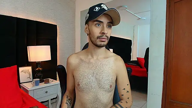 Snapshot of HairyDiamond_ chatting on September 15, 2025, 5:24 pm HairyDiamond online show from September 15, 2025, 5:24 pm