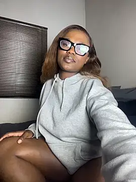 Moonzy77 online show from February 15, 2026, 9:11 pm