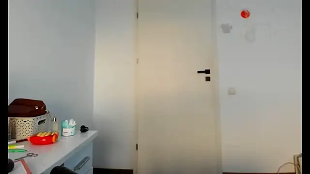 crystalxx18 online show from October 24, 2025, 6:43 am