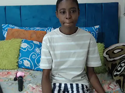 Snapshot of SweetSlenderChoc chatting on May 25, 2026, 11:16 am SweetSlenderChoc online show from May 25, 2026, 11:16 am
