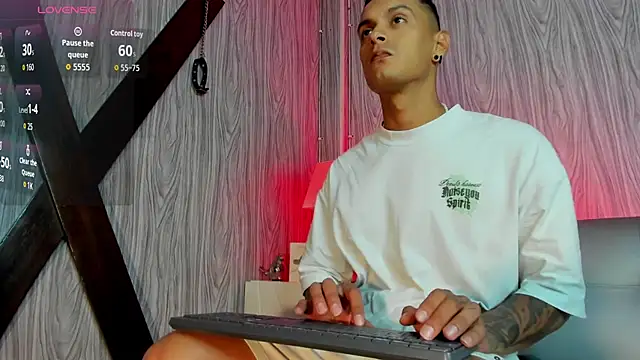 Snapshot of RivernBalder chatting on November 6, 2025, 11:37 pm RivernBalder online show from November 6, 2025, 11:37 pm