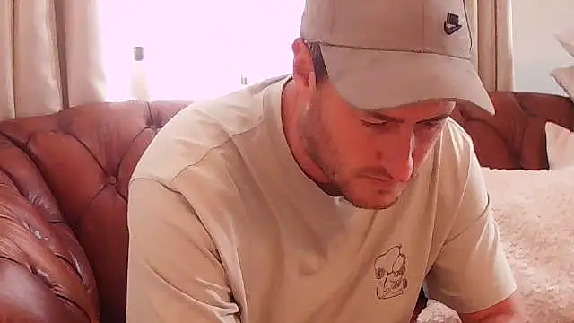 Londonlad818 online show from September 17, 2025, 1:24 pm