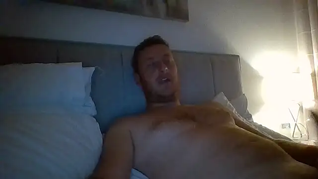 Londonlad818 online show from May 29, 2026, 8:40 pm