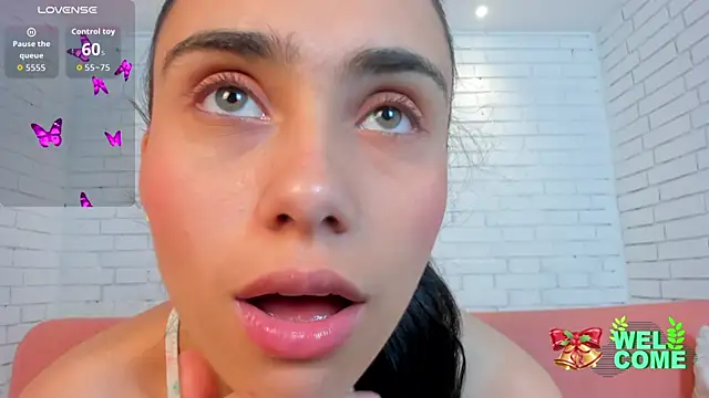 sofiapalacioss online show from December 22, 2025, 6:27 pm