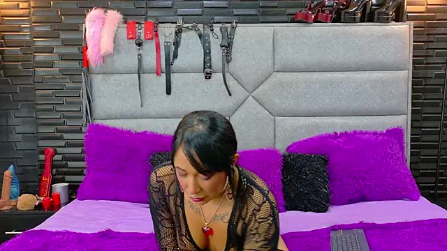 DaiaRousi online show from October 15, 2025, 2:33 am