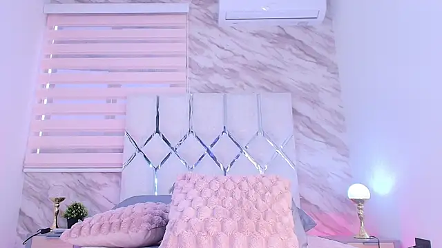 collet 1 online show from November 22, 2025, 12:04 pm