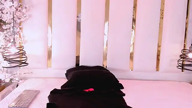 Nickidoll1 online show from November 12, 2025, 4:57 am