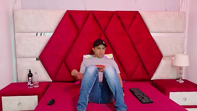 Kity spiderr online show from September 25, 2025, 12:20 pm