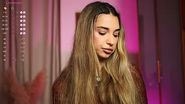 ItalianGirl online show from October 12, 2025, 5:01 pm