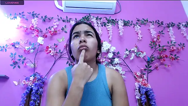 Snapshot of skinnysofia18 chatting on July 1, 2026, 1:56 pm skinnysofia18 online show from July 1, 2026, 1:56 pm