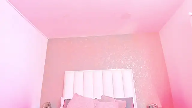 KaylieBrooks online show from April 7, 2026, 1:33 pm