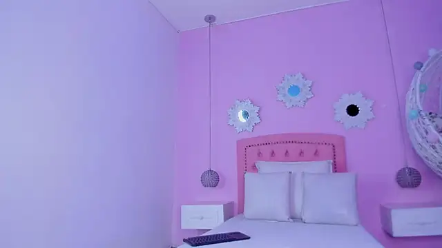 CannelaSmith online show from November 26, 2025, 4:41 pm