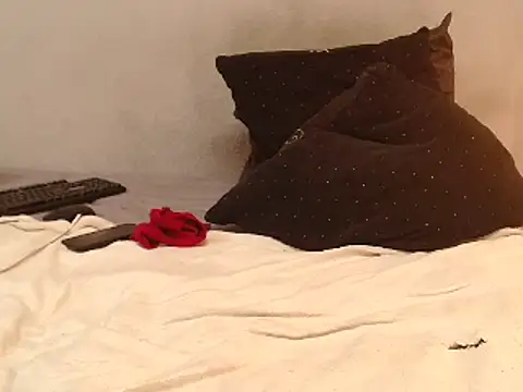 ROYALASS25 online show from March 8, 2025, 6:43 am