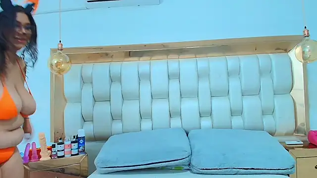 TiffantyAndStacy online show from October 7, 2025, 7:44 pm