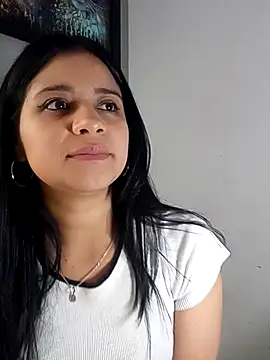 ValerieLove  online show from October 1, 2025, 7:20 pm