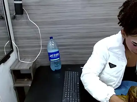 Penelopee Rouse online show from December 1, 2025, 7:52 pm