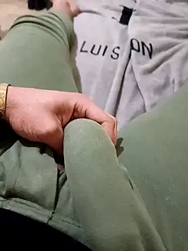 anis3g4 online show from February 13, 2026, 2:02 pm