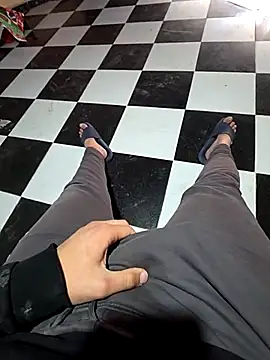 anis3g4 online show from April 17, 2026, 11:02 am