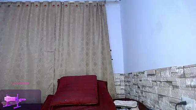 DaraKat18 online show from November 14, 2025, 10:07 pm