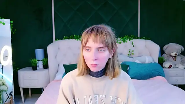 Beverly Gomes online show from October 9, 2025, 3:43 pm