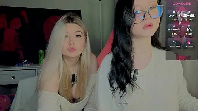 hornyprincess19 online show from November 25, 2025, 4:18 pm