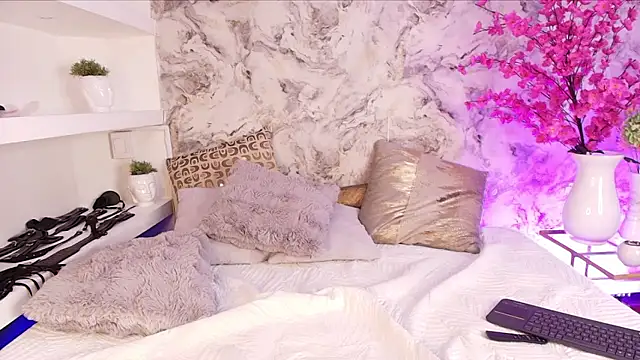 Alana sinclaire online show from September 10, 2025, 7:14 pm