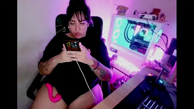 PinkDenial online show from September 17, 2025, 4:36 am