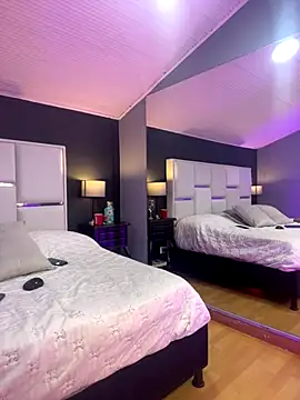 Samantha Milf   online show from October 7, 2025, 9:12 pm