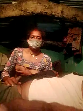 Snapshot of CUTE-004 chatting on October 3, 2025, 6:05 pm CUTE-004 online show from October 3, 2025, 6:05 pm