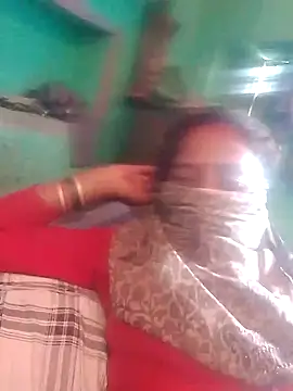 Snapshot of CUTE-004 chatting on October 7, 2025, 6:21 am CUTE-004 online show from October 7, 2025, 6:21 am