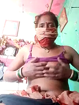 Snapshot of CUTE-004 chatting on October 16, 2025, 7:31 am CUTE-004 online show from October 16, 2025, 7:31 am