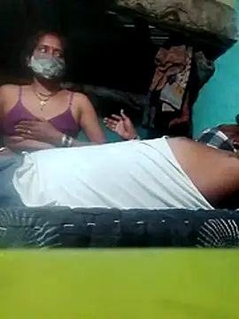 Snapshot of CUTE-004 chatting on October 17, 2025, 6:32 pm CUTE-004 online show from October 17, 2025, 6:32 pm