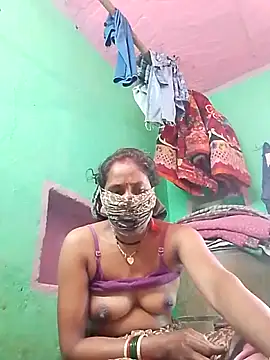 Snapshot of CUTE-004 chatting on November 6, 2025, 7:20 am CUTE-004 online show from November 6, 2025, 7:20 am