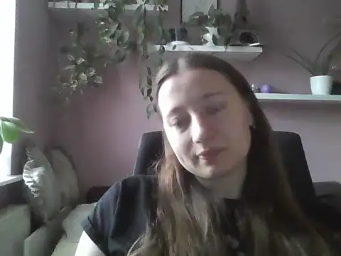 LindaPretty online show from September 19, 2025, 6:15 am