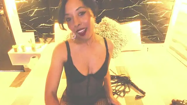 ASHLEY QUALLEY online show from November 11, 2025, 12:32 am