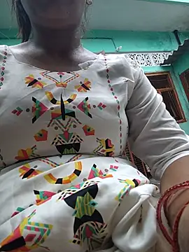 Snapshot of your_favourite_bhabhi chatting on July 8, 2026, 7:02 am your favourite bhabhi online show from July 8, 2026, 7:02 am
