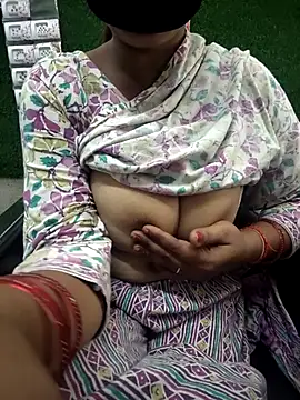 Snapshot of your_favourite_bhabhi chatting on July 13, 2026, 6:16 am your favourite bhabhi online show from July 13, 2026, 6:16 am