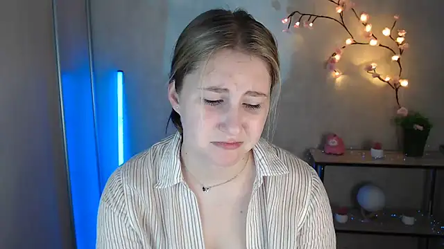 Snapshot of Milka_kamila chatting on June 26, 2026, 12:20 pm Milka kamila online show from June 26, 2026, 12:20 pm